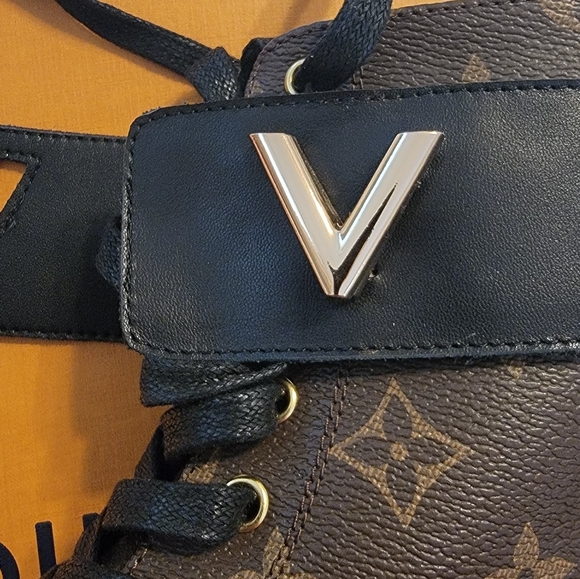 Louis VuittonWomen's Wonderland Flat Ranger Boots Monogram Canvas and Leather - Picture 7 of 13